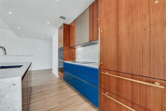 2678 Tigertail Ave, Unit 1501 in Miami, FL - Building Photo - Building Photo