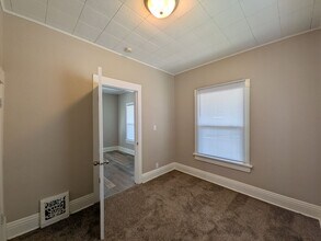 2634 E Walnut St in Des Moines, IA - Building Photo - Building Photo