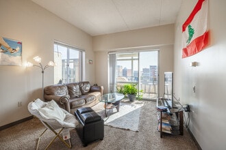 Center City Apartments in Terre Haute, IN - Foto de edificio - Interior Photo