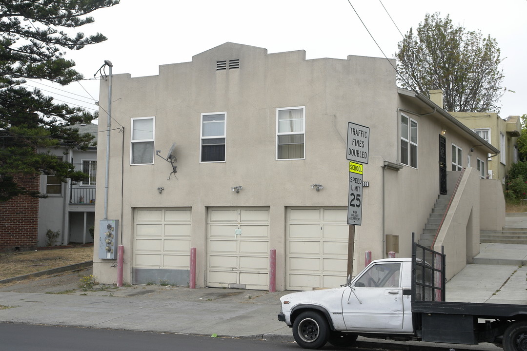 2007 High St in Oakland, CA - Building Photo