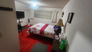 25324 38th Ave S in Kent, WA - Foto de edificio - Building Photo