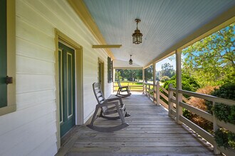 11826 Colonial Trail W in Spring Grove, VA - Building Photo - Building Photo