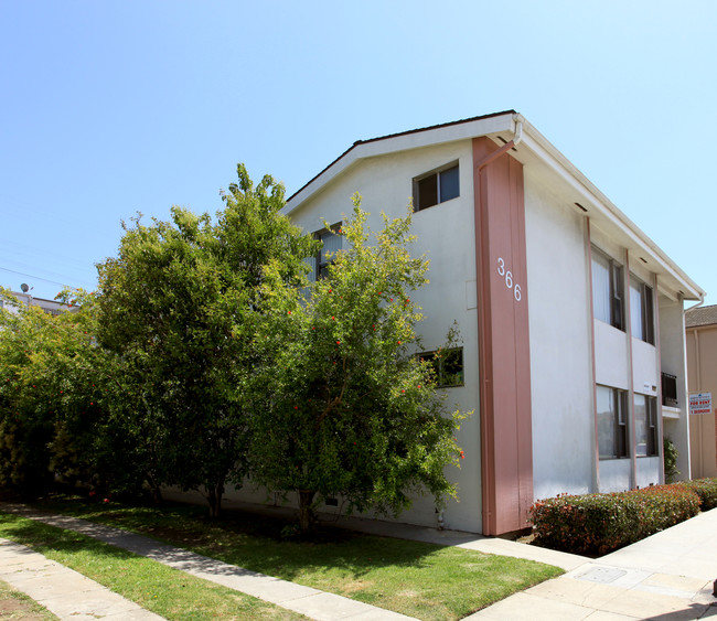 366 Redondo Ave in Long Beach, CA - Foto de edificio - Building Photo