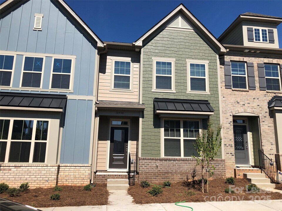 10930 Zac Hill Rd in Davidson, NC - Building Photo