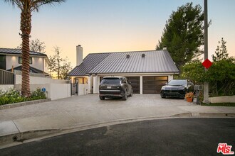 1716 Vía La Paz in Burbank, CA - Building Photo - Building Photo