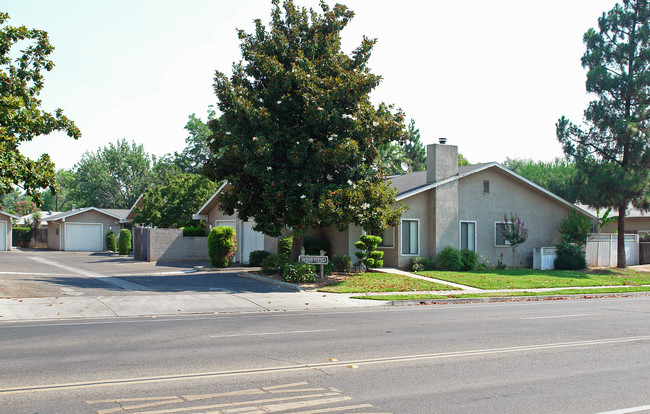 Westwood Apartments in Fresno, CA - Building Photo - Building Photo