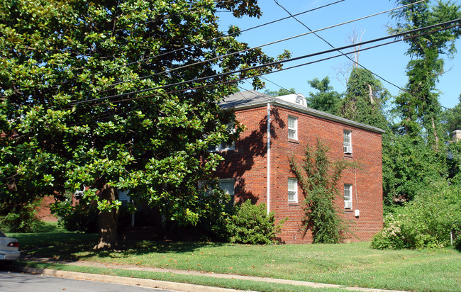 308 Shirley St in Falls Church, VA - Foto de edificio - Building Photo