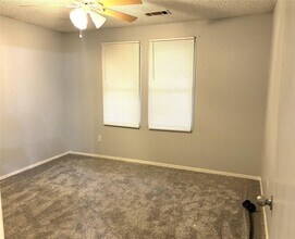 128 Lakeview Terrace in Weatherford, TX - Building Photo - Building Photo