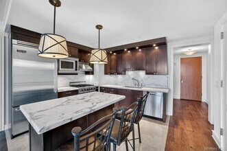 1 Renaissance Square in White Plains, NY - Foto de edificio - Building Photo