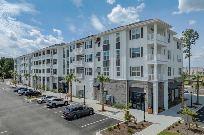 The Village at Carnes Crossroads in Summerville, SC - Foto de edificio - Building Photo