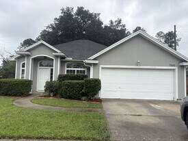 7242 Longhorn Cir S in Jacksonville, FL - Building Photo