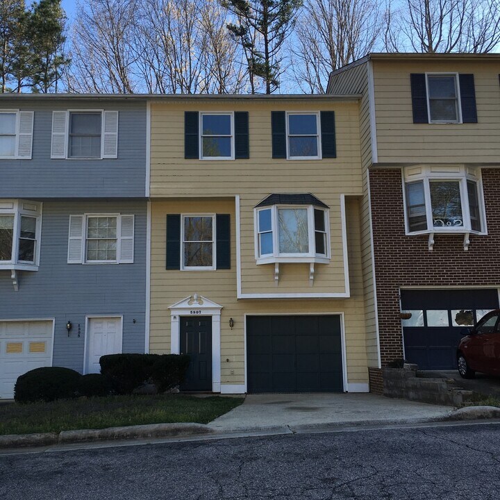 5907 Dixon Dr in Raleigh, NC - Building Photo