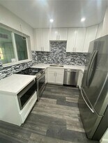 284 SE 6th Ave in Deerfield Beach, FL - Building Photo