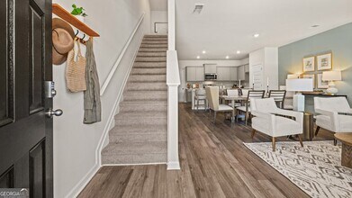 6741 Leigh St in Flowery Branch, GA - Foto de edificio - Building Photo