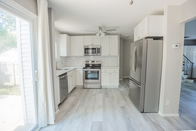 921 Church St, Unit 921