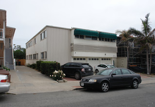 235-241 Bonair St in La Jolla, CA - Building Photo - Building Photo