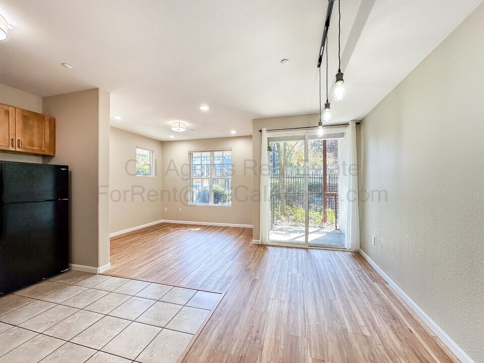1121 40th St in Emeryville, CA - Building Photo