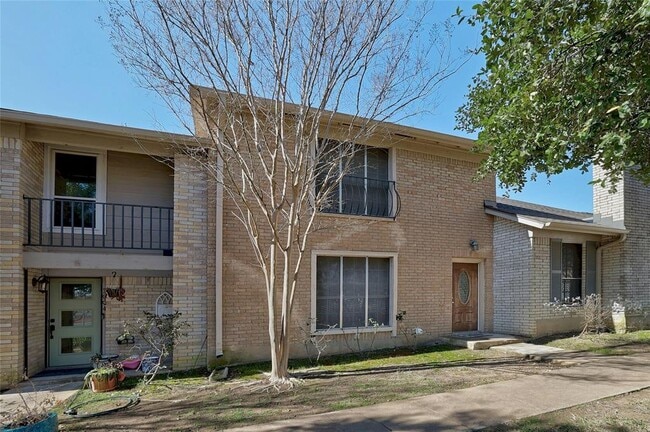 2002 Millay Dr in Austin, TX - Foto de edificio - Building Photo