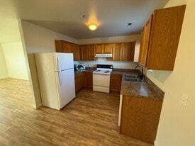 1230 W Newlands Dr in Fernley, NV - Building Photo