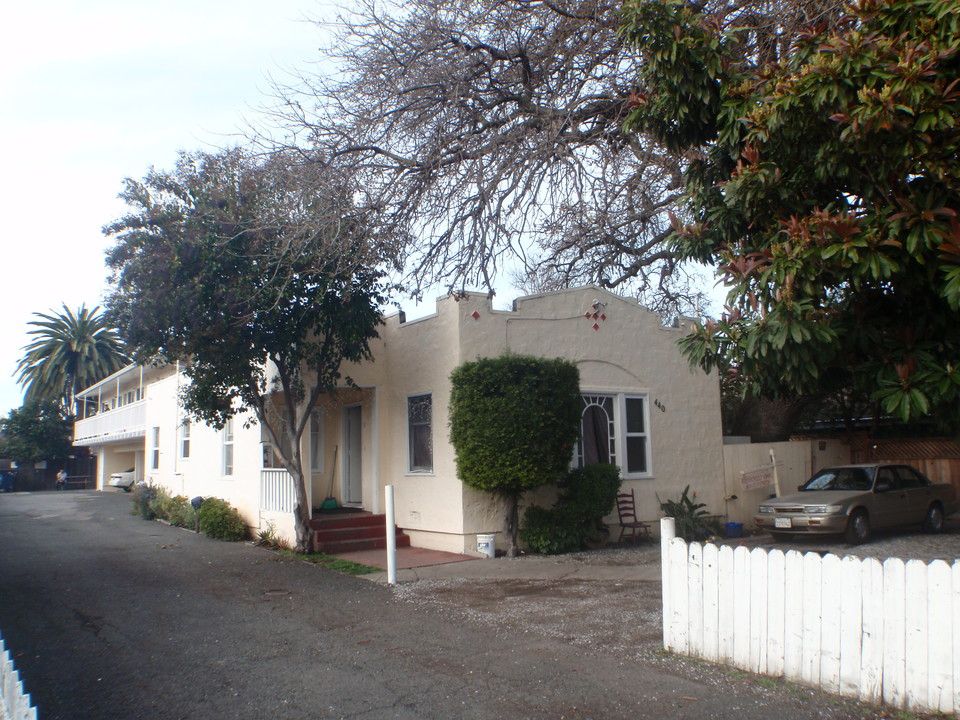 Roosevelt Oaks Apartment in Redwood City, CA - Building Photo