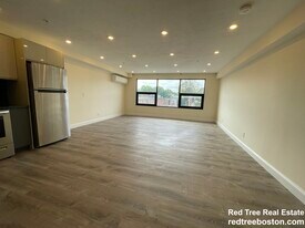 1018 Commonwealth Ave in Boston, MA - Building Photo