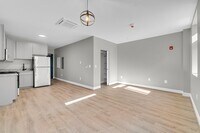 109 W. Lexington St. Apartments photo'