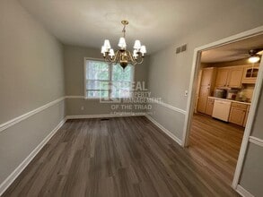 284 Longmeadow Dr in Clemmons, NC - Building Photo - Building Photo