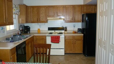 5633 Lake Sharon Dr in Glen Allen, VA - Building Photo - Building Photo
