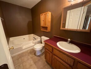 2014 W Perkins St in Joplin, MO - Building Photo - Building Photo