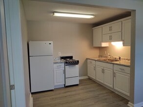 111 Elm St, Unit Rossford Apartment in Rossford, OH - Building Photo - Building Photo