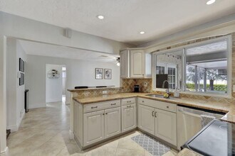 1104 Jackpine St in Wellington, FL - Foto de edificio - Building Photo