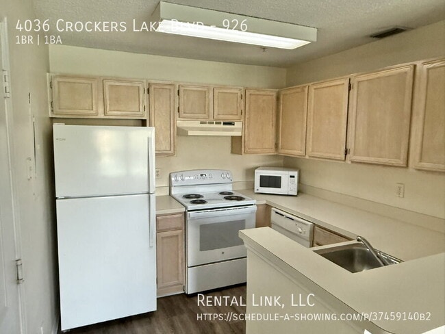 4036 Crockers Lake Blvd in Sarasota, FL - Building Photo - Building Photo