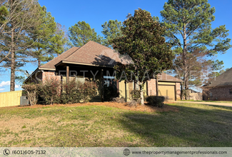 116 Cedar Green Dr in Canton, MS - Foto de edificio - Building Photo