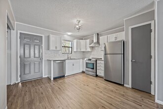 100 Ravenwood Dr in Jacksonville, NC - Building Photo - Building Photo