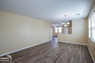 3390 Antique Rose Dr in Las Vegas, NV - Building Photo - Building Photo