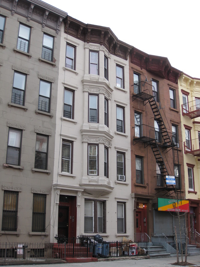 545 Throop Ave in Brooklyn, NY - Foto de edificio - Building Photo