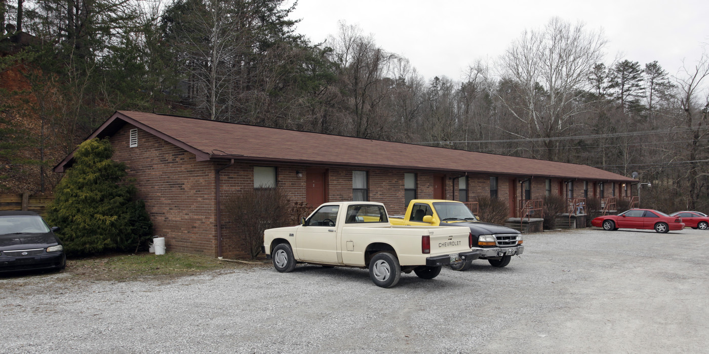 1141 Main St in Jacksboro, TN - Building Photo