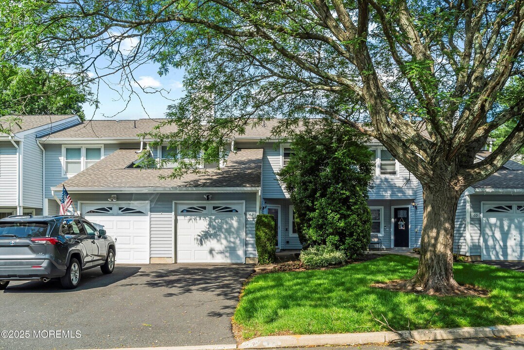 62 Woodmere Dr in Sayreville, NJ - Building Photo
