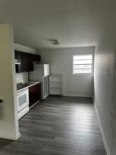 1120 N Sapodilla Ave, Unit #4 in West Palm Beach, FL - Building Photo - Building Photo