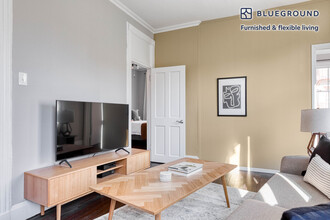 302 W 11th St in New York, NY - Building Photo - Building Photo
