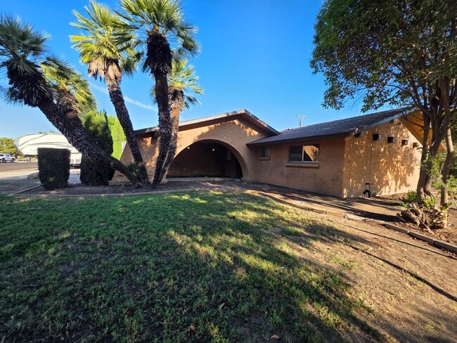 2920 W Vassar Ave in Visalia, CA - Building Photo - Building Photo
