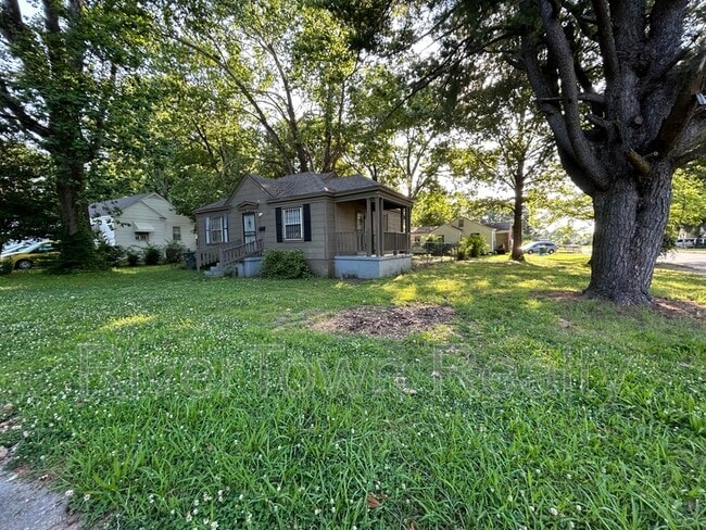 893 Freeman St in Memphis, TN - Building Photo - Building Photo