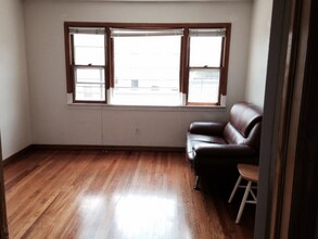 142 St Pauls Ave-Unit -2 in Jersey City, NJ - Building Photo - Building Photo