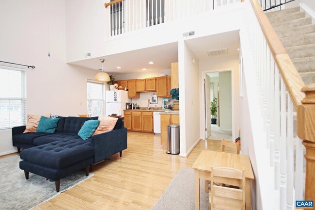property at 118 Greenwich Ct