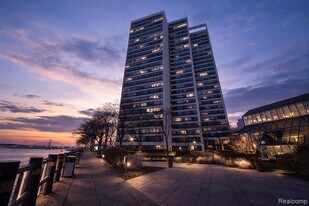 300 Riverfront Dr, Unit 10I in Detroit, MI - Building Photo