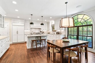 30 Underhill Rd in Locust Valley, NY - Building Photo - Building Photo