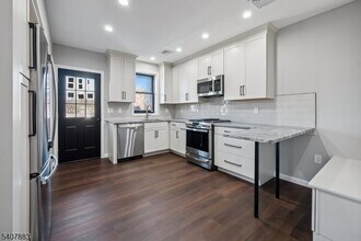 266 Morris Ave in Springfield, NJ - Building Photo - Building Photo