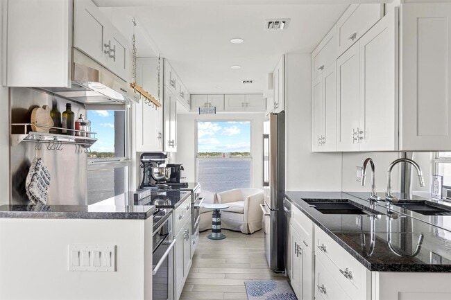 3230 S Ocean Blvd, Unit 3230 in Palm Beach, FL - Foto de edificio - Building Photo