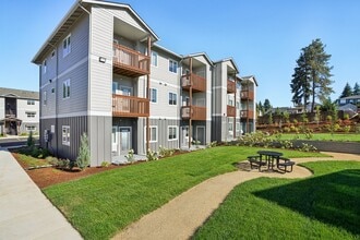 LIBERTY CREST APARTMENTS in Salem, OR - Building Photo - Building Photo