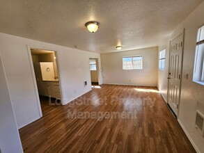 4553 NE 105th Ave in Portland, OR - Building Photo - Building Photo